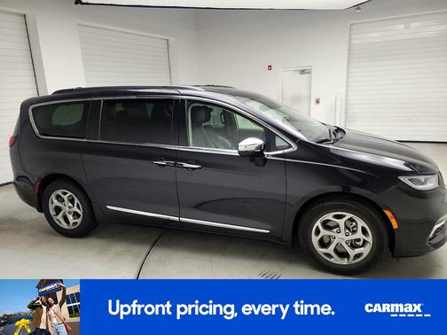 Black 2023 Chrysler Pacifica Limited