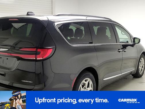 Black 2023 Chrysler Pacifica Limited