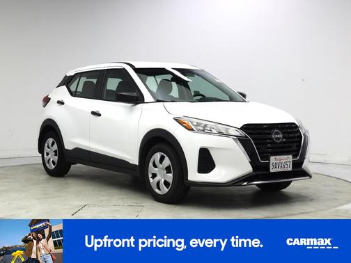 White 2022 Nissan Kicks S