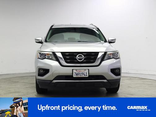 Silver 2017 Nissan Pathfinder SV