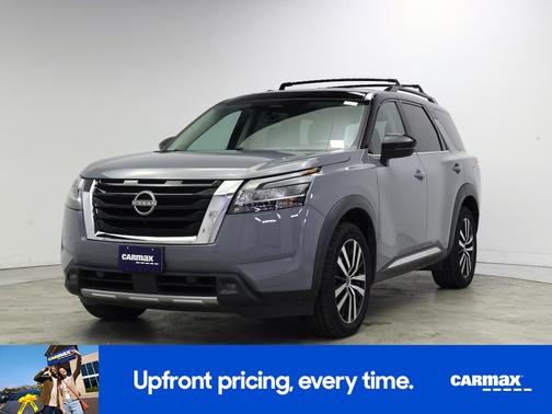 Gray 2023 Nissan Pathfinder Platinum