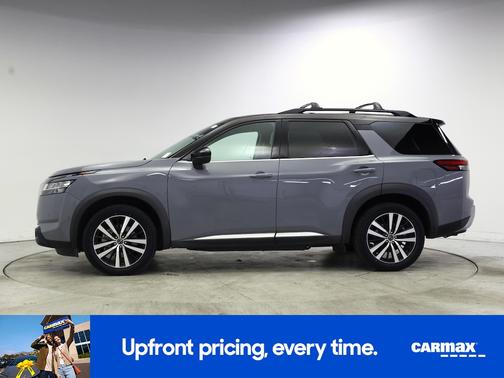 Gray 2023 Nissan Pathfinder Platinum