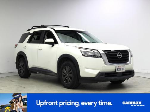 2022 Nissan Pathfinder SV