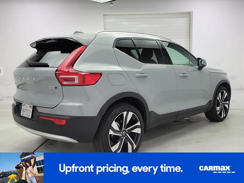 Gray 2024 Volvo XC40 B5 Ultimate Bright Theme