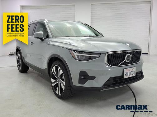 Gray 2024 Volvo XC40 B5 Ultimate Bright Theme