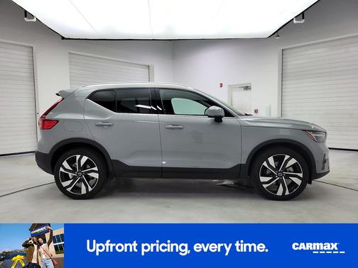 Gray 2024 Volvo XC40 B5 Ultimate Bright Theme