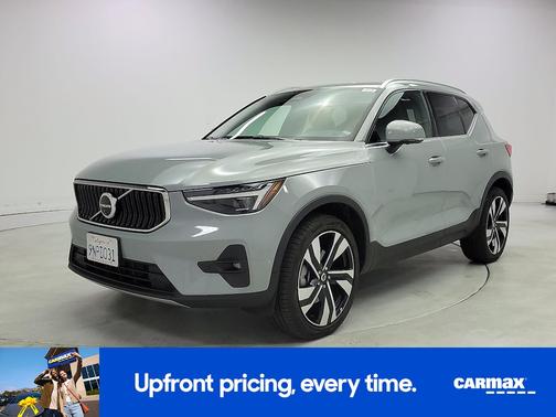 Gray 2024 Volvo XC40 B5 Ultimate Bright Theme