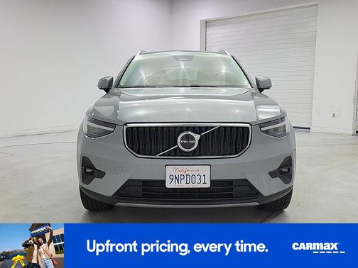 Gray 2024 Volvo XC40 B5 Ultimate Bright Theme