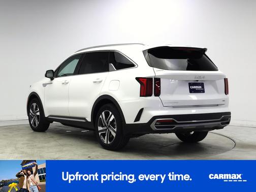 White 2023 Kia Sorento Hybrid EX