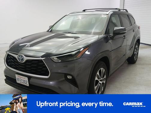 Gray 2023 Toyota Highlander Hybrid XLE
