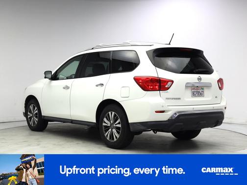 White 2018 Nissan Pathfinder SL
