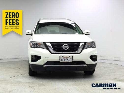 White 2018 Nissan Pathfinder SL