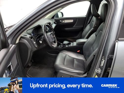 Gray 2019 Volvo XC40 T5 Momentum