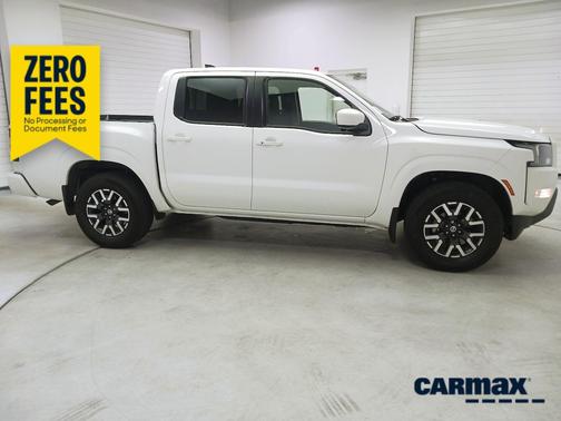White 2022 Nissan Frontier SV