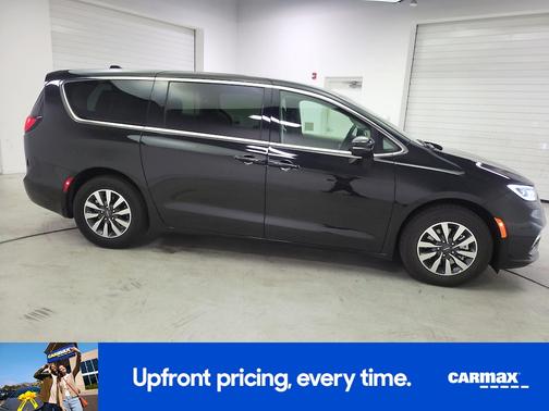 2022 Chrysler Pacifica Hybrid Touring L