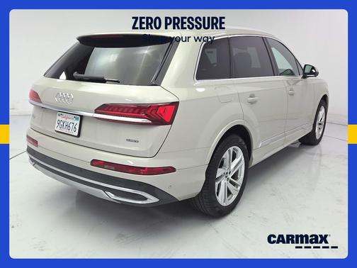 White 2023 Audi Q7 Premium