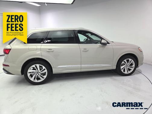 White 2023 Audi Q7 Premium