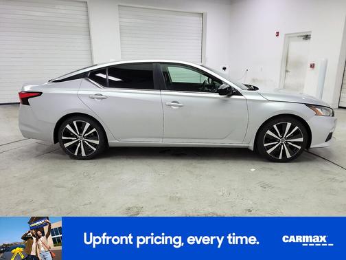 Silver 2022 Nissan Altima SR