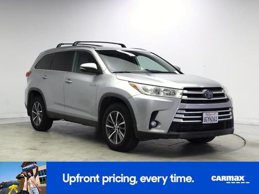 Silver 2019 Toyota Highlander Hybrid XLE
