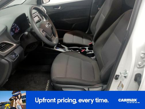 White 2022 Hyundai Accent SE