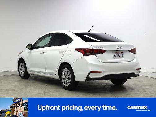 White 2022 Hyundai Accent SE
