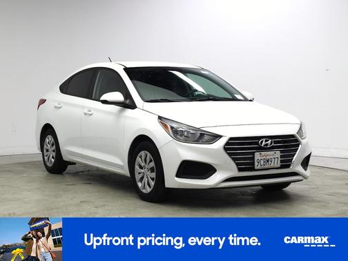 White 2022 Hyundai Accent SE