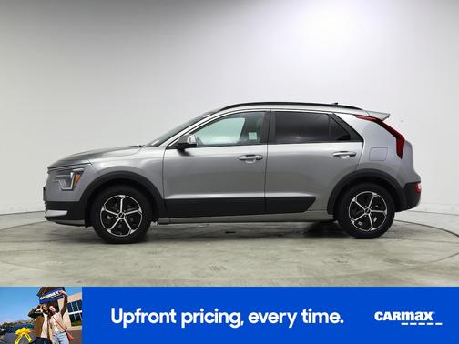 Silver 2024 Kia Niro EX