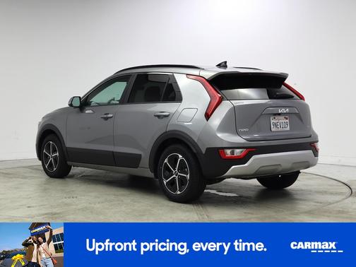 Silver 2024 Kia Niro EX