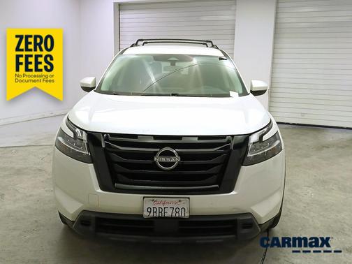 White 2022 Nissan Pathfinder SV
