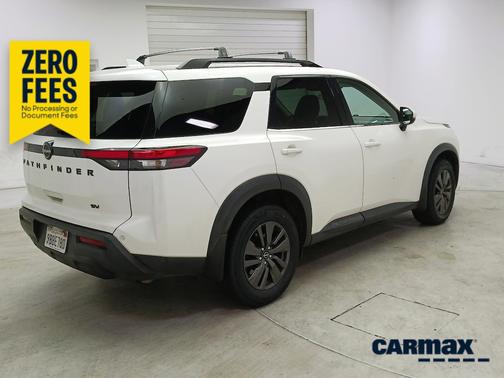 White 2022 Nissan Pathfinder SV