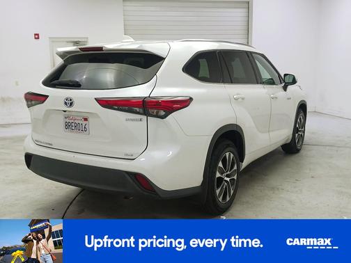 White 2020 Toyota Highlander Hybrid XLE