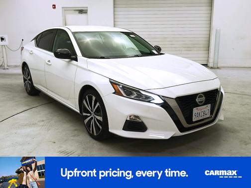 White 2019 Nissan Altima SR