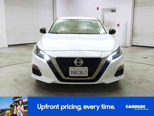 White 2019 Nissan Altima SR
