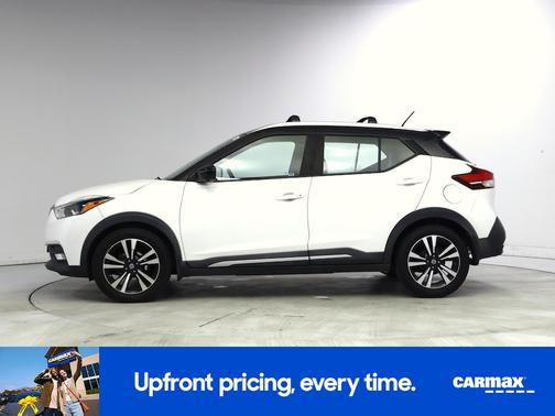 White 2019 Nissan Kicks SR