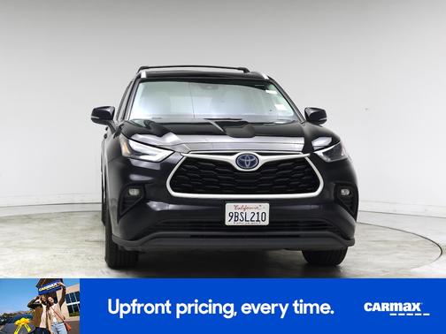 Black 2022 Toyota Highlander Hybrid XLE