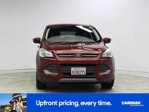 Red 2016 Ford Escape SE