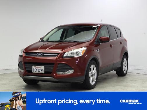Red 2016 Ford Escape SE