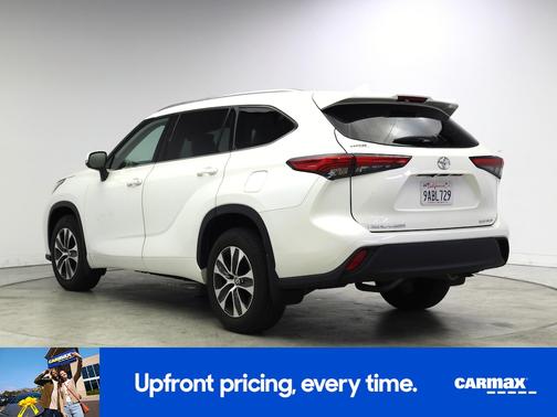 White 2021 Toyota Highlander XLE