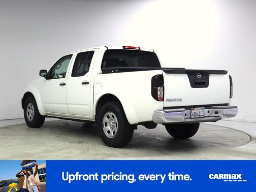 White 2014 Nissan Frontier SV