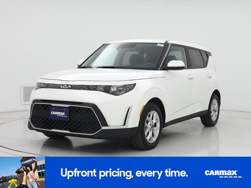 White 2025 Kia Soul LX