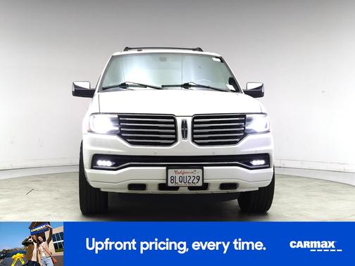 White 2016 Lincoln Navigator Reserve
