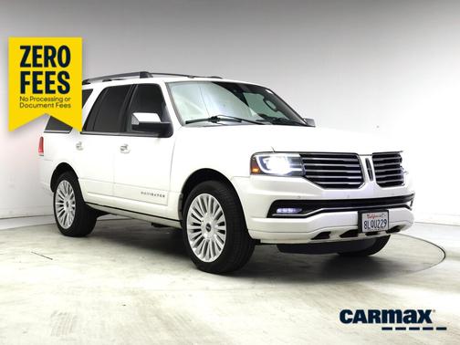 White 2016 Lincoln Navigator Reserve