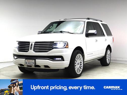 White 2016 Lincoln Navigator Reserve