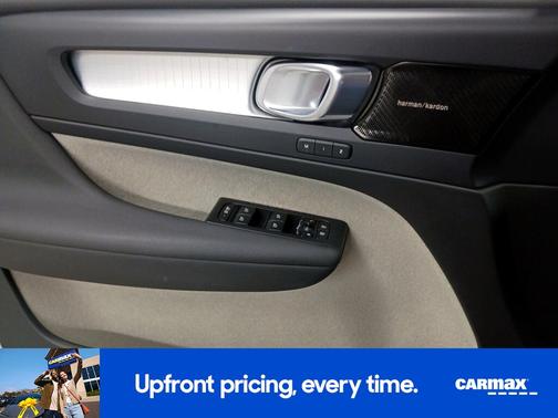 2020 Volvo XC40 T5 Momentum