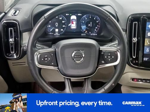 2020 Volvo XC40 T5 Momentum