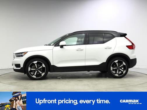 2020 Volvo XC40 T5 Momentum