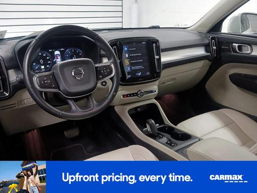 2020 Volvo XC40 T5 Momentum