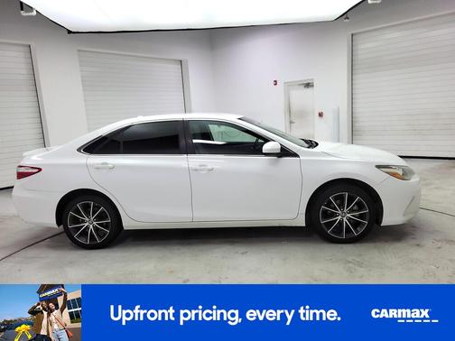 White 2017 Toyota Camry XSE