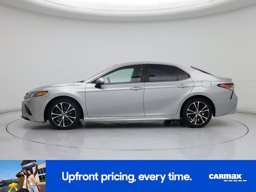 Silver 2018 Toyota Camry SE