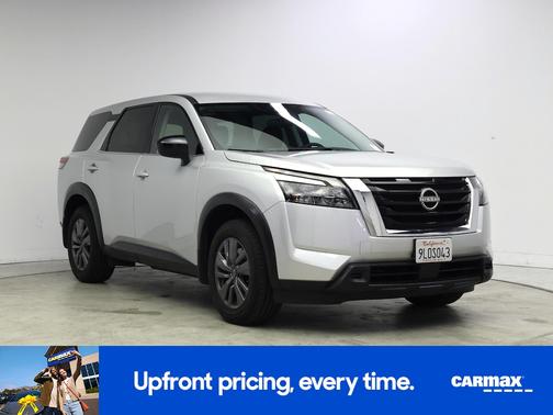 Silver 2024 Nissan Pathfinder S